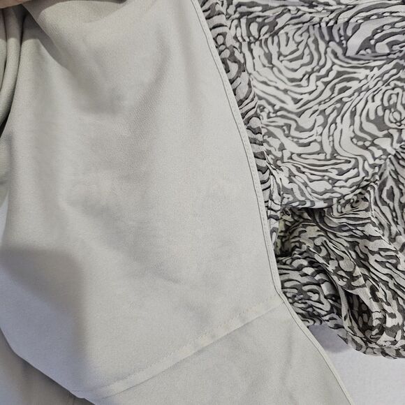 Diane Von Furstenberg Syrah Silk Blouse Size 4DVF Floral Rose Print Lined V-Neck - Picture 7 of 12